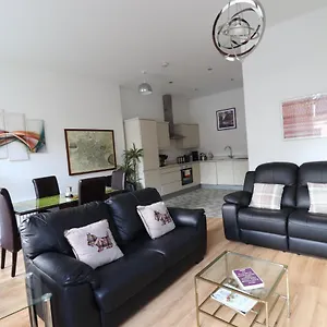 Modern 2bed 2bath Flat Near Princes Street Edinburgh
